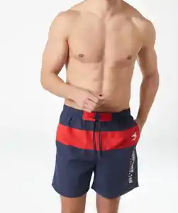 Badeshorts mit Kontrasteinsatz, rot