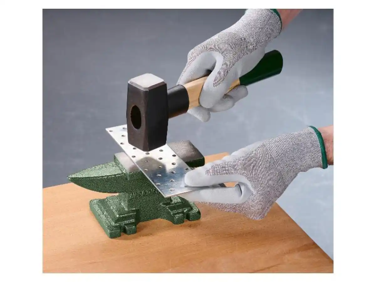 Bild 2 von PARKSIDE® Schmiede-Amboss, polierte Ambossbahn