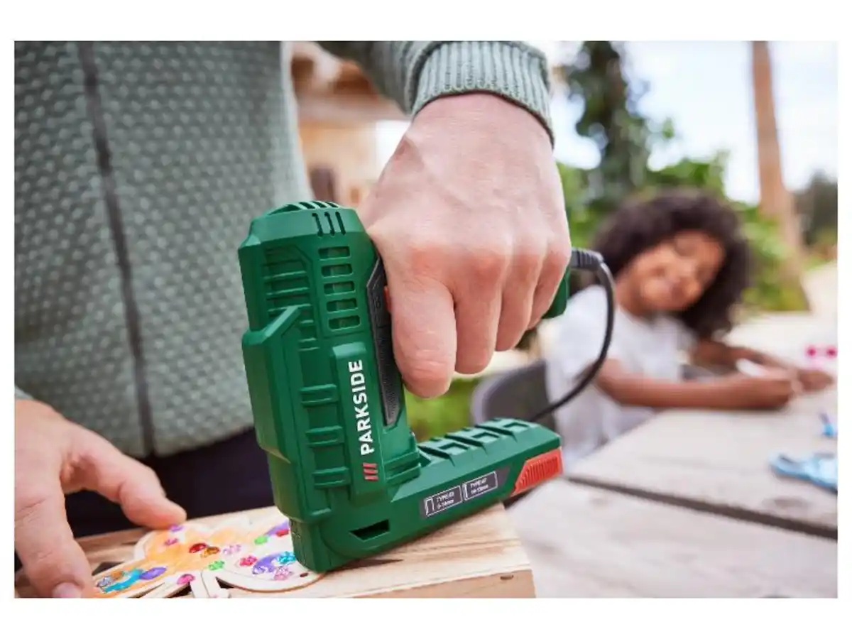 Bild 2 von PARKSIDE® Elektrotacker und -nagler »PHET 15 C2«, mit Klammern und Nägeln