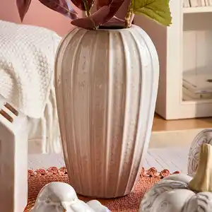 Vase aus Dolomit, ca. 11,6x6,5x17,5cm