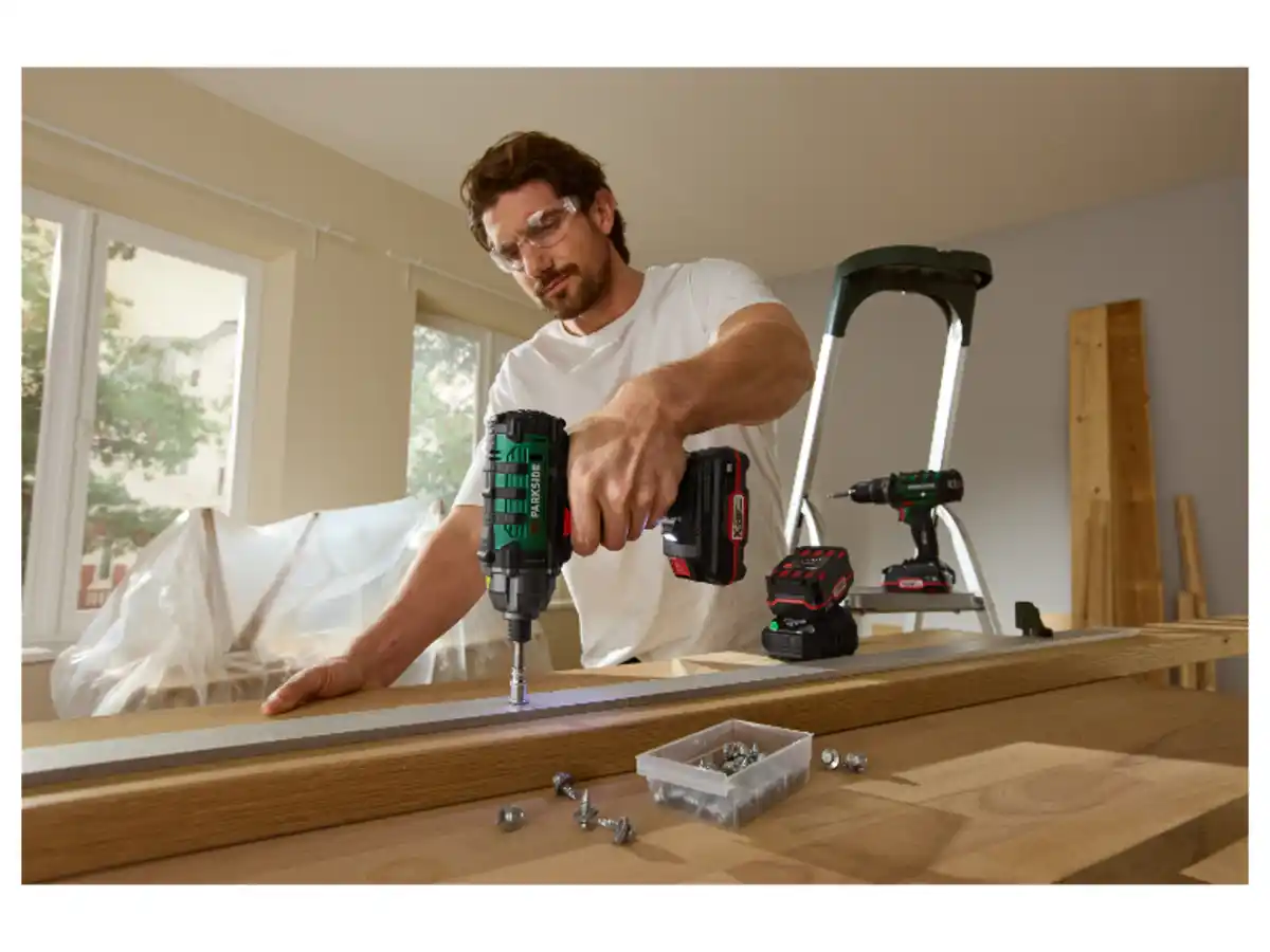 Bild 2 von PARKSIDE® 20 V Akku-Schnellladegerät »PLG 20 C3«, mit Gumminoppen