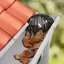 Bild 1 von Powertec Garden Dachrinnen-Fallrohrschutz