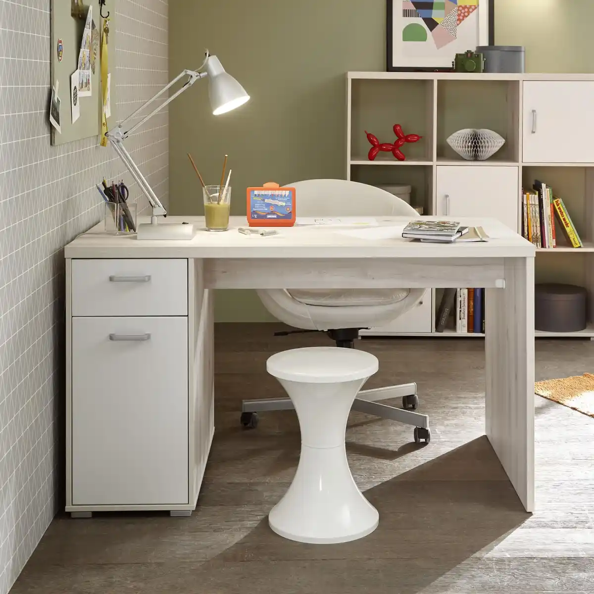 Bild 3 von Schreibtisch