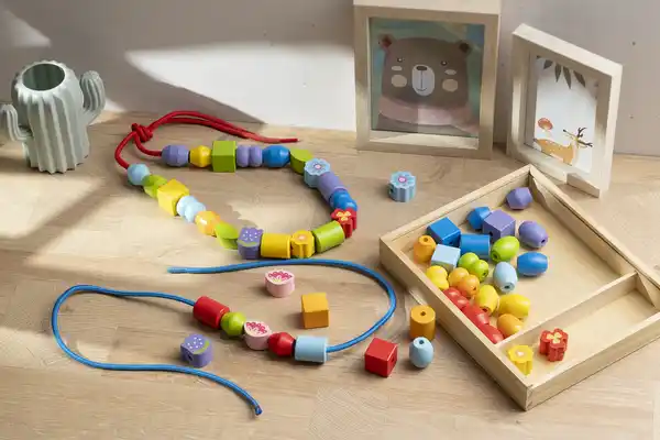 Bild 3 von IDEENWELT Fädelspiel Holzperlen