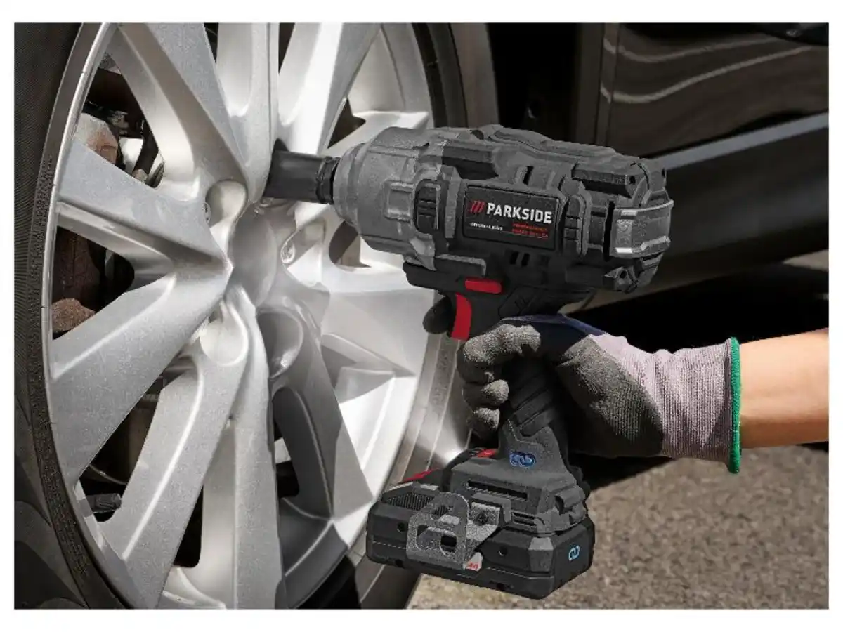 Bild 2 von PARKSIDE PERFORMANCE® 20 V / 4 Ah Akku-Drehschlagschrauber »PASSP 20-Li C4«, mit Smart-Akku und Ladegerät