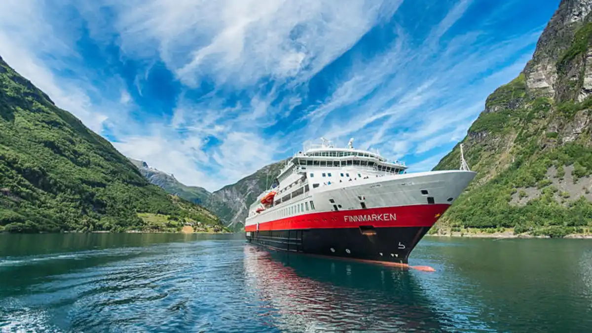 Bild 1 von Kreuzfahrten Norwegen - Hurtigruten: Seereise mit der MS Finnmarken ab/an Hamburg