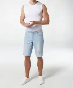 Jeans-Shorts mit Destroyed-Effekten, jeansblau hell