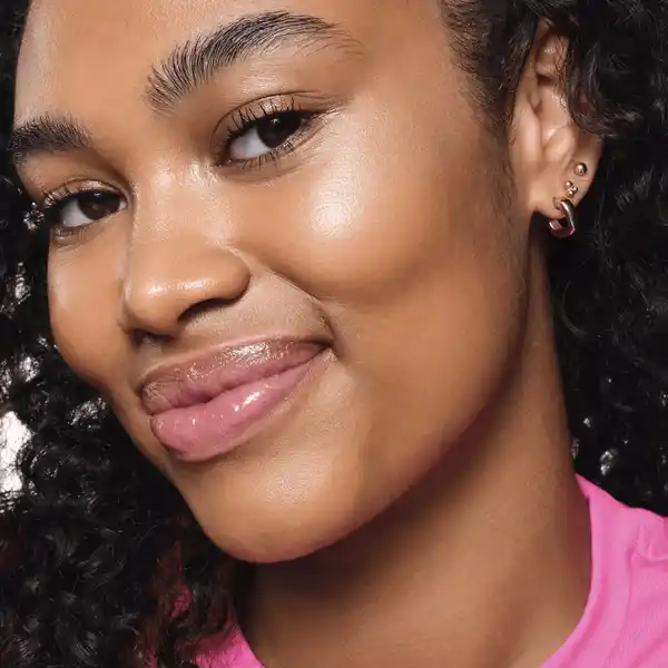 Bild 4 von essence Baby Got Glow Highlighter Stick 10 Golden Aura, 5,5 g