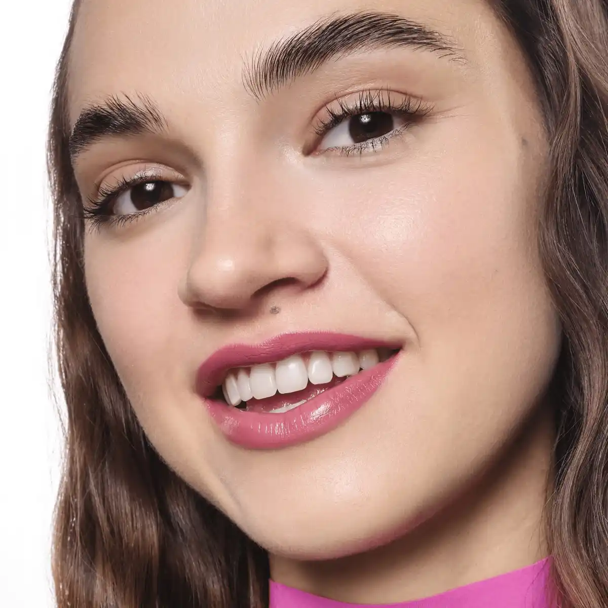 Bild 4 von essence satin Glow luminous shine lipstick 03 Rose And Shine, 3,5 g