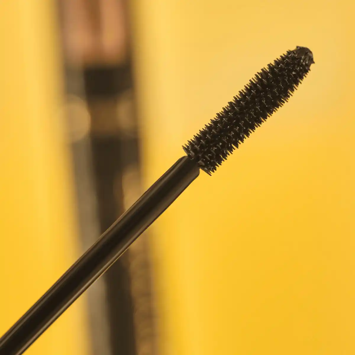 Bild 4 von Catrice TUBING Stay In Place Volume Mascara 010 Panda-Proof Black, 11 ml