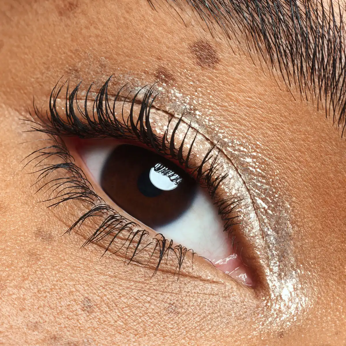 Bild 3 von essence Without Limits Tubing Maskara 04 Black Tubing, 13 ml