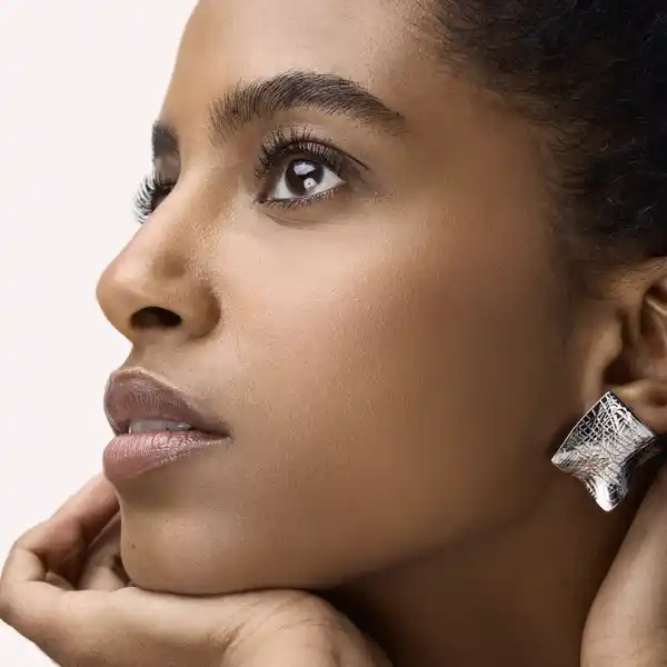 Bild 3 von Catrice TUBING Stay In Place Volume Mascara 010 Panda-Proof Black, 11 ml