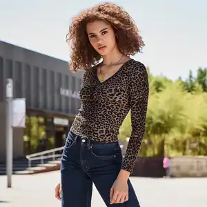 Damen-Langarmshirt mit Knopfreihe