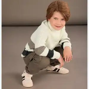 Kinder-Jungen-Pullover mit Streifen