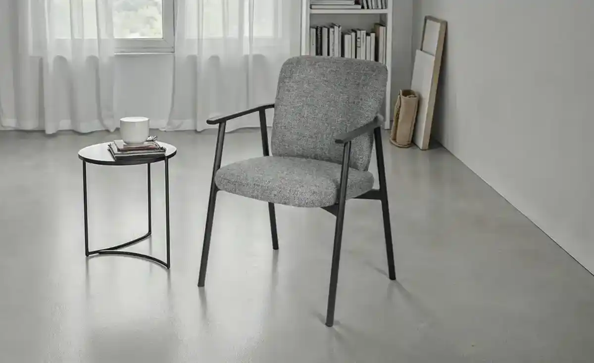 Bild 1 von uno Armlehnstuhl Semin