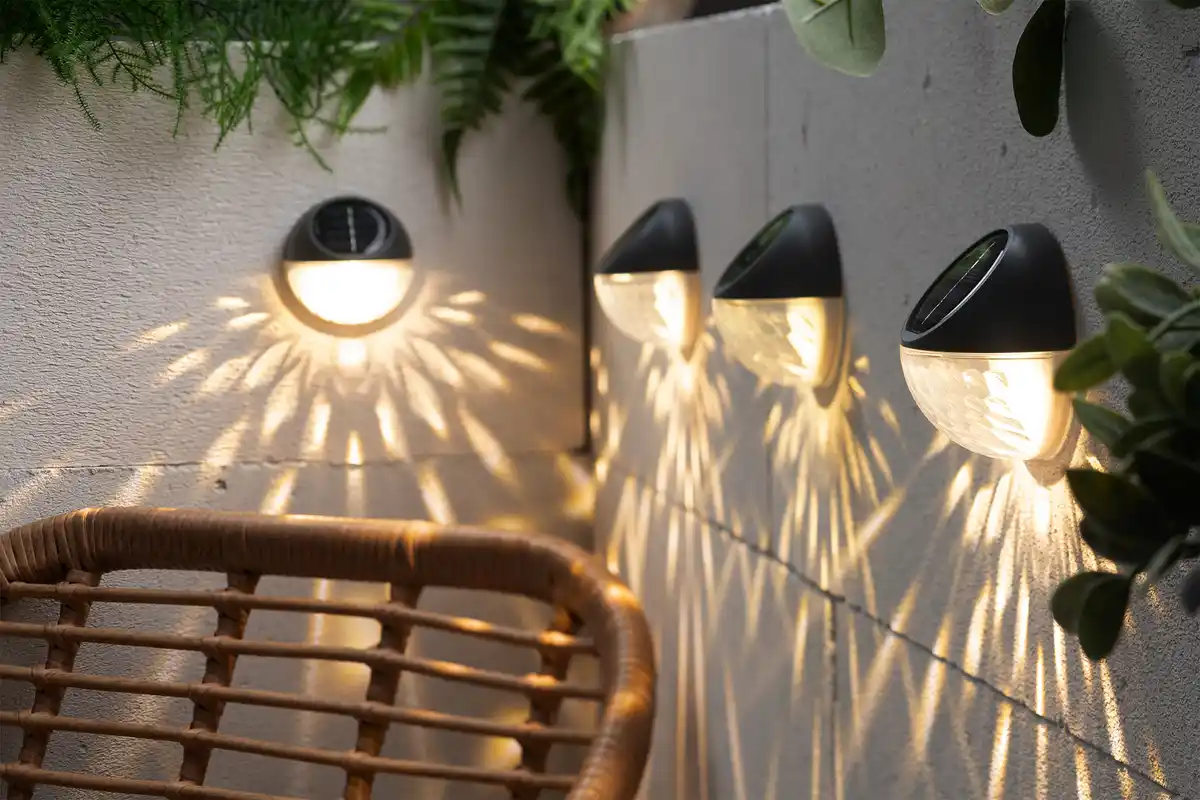 Bild 3 von IDEENWELT Solar-Wandleuchten, 4er-Set