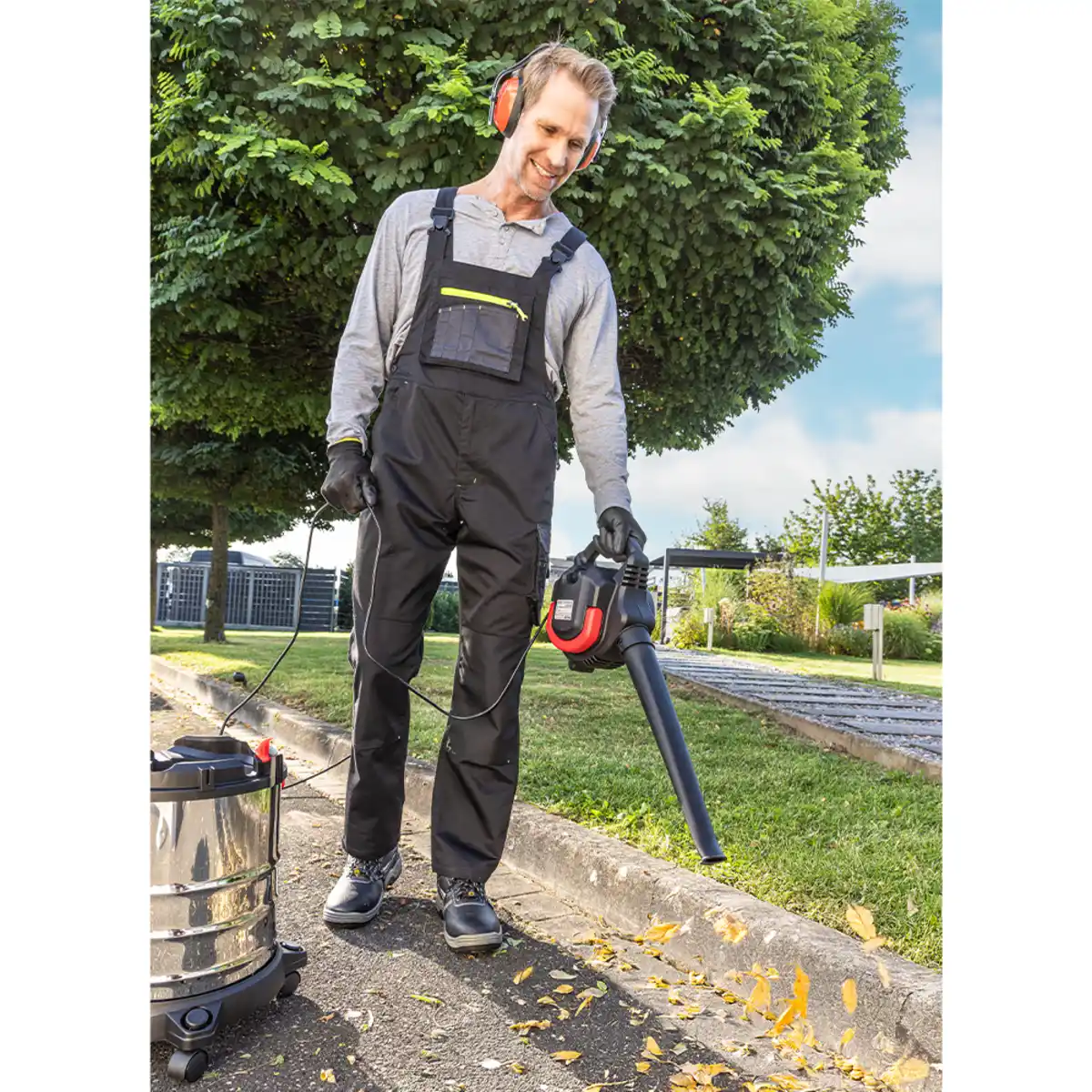 Bild 4 von 2 in 1 Nass-/ Trockensauger und Laubbläser