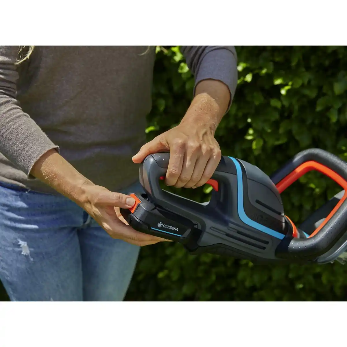 Bild 4 von GARDENA Akku-Heckenschere »ComfortCut P4All«, blauschwarz, Schwertlänge: 50 cm, mit Akku