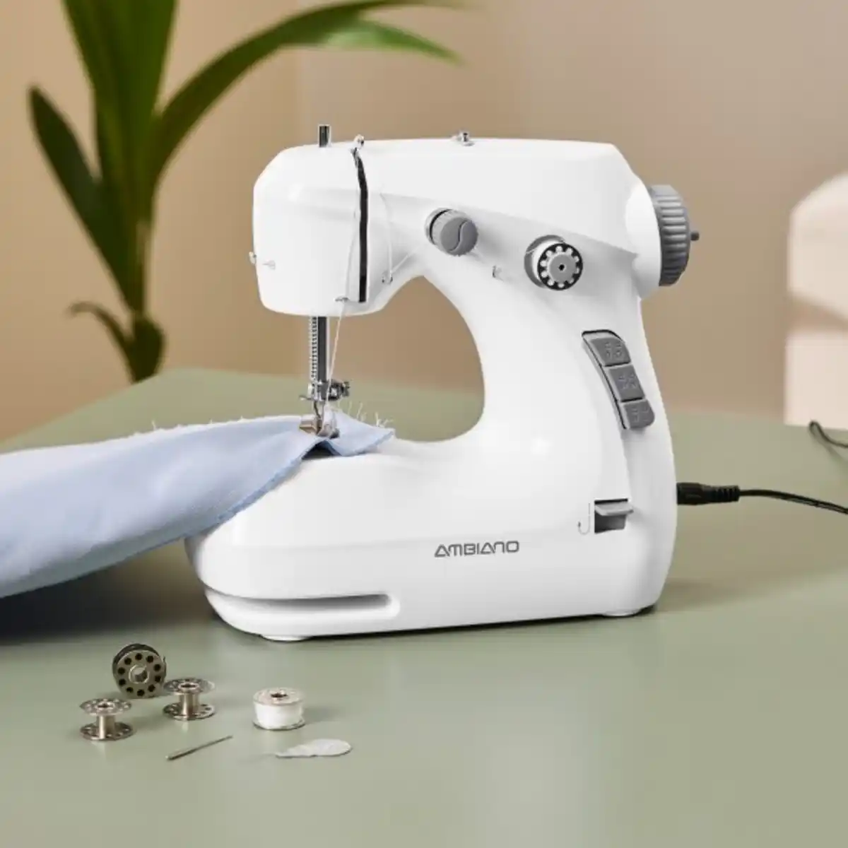 Bild 2 von AMBIANO Mini-Nähmaschine