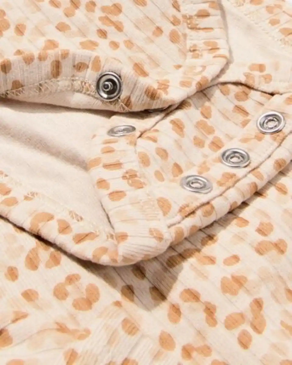 Bild 4 von Newborn-Wickelstrampler zum Mitwachsen, LENZING™ ECOVERO™, gerippt, Tiermotiv ecru