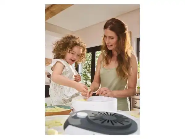 Bild 2 von SILVERCREST® KITCHEN TOOLS Dörrautomat, mit 5 stapelbaren Behältern bei Lidl