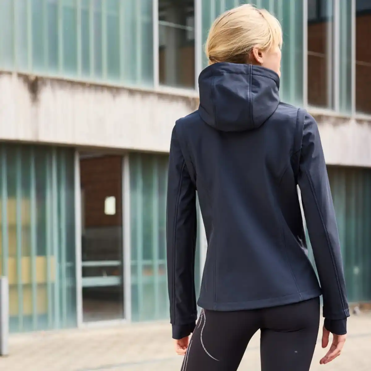 Bild 4 von Damen-Softshelljacke mit abnehmbarer Kapuze