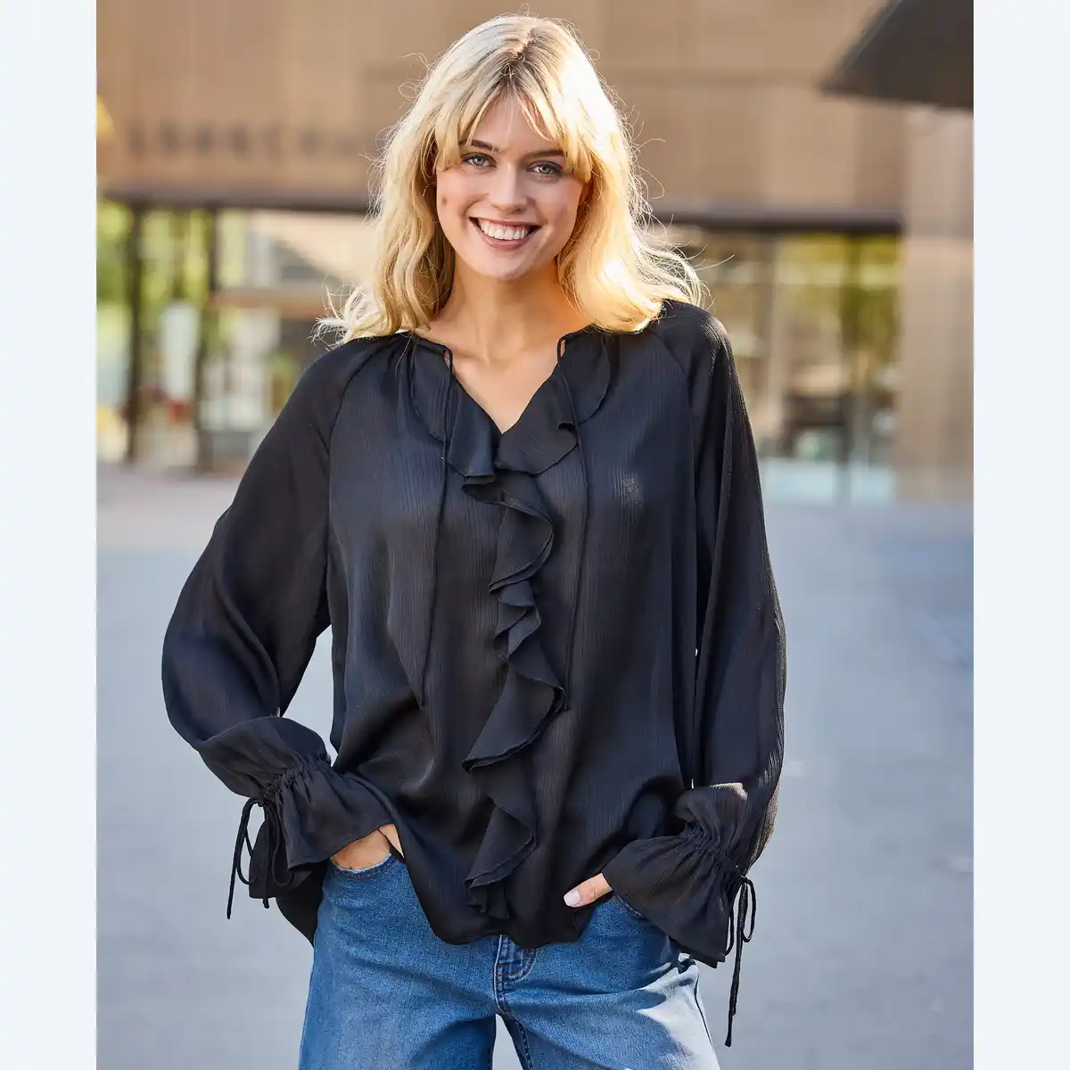 Bild 1 von Damen-Bluse mit Rüschen und Volants