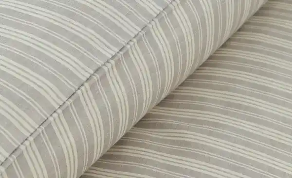 Bild 4 von Como Green Satin Wende-Bettwäsche Calm Stripes