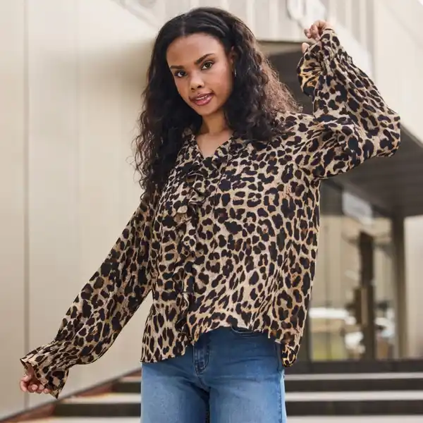 Bild 4 von Damen-Bluse mit Rüschen und Volants