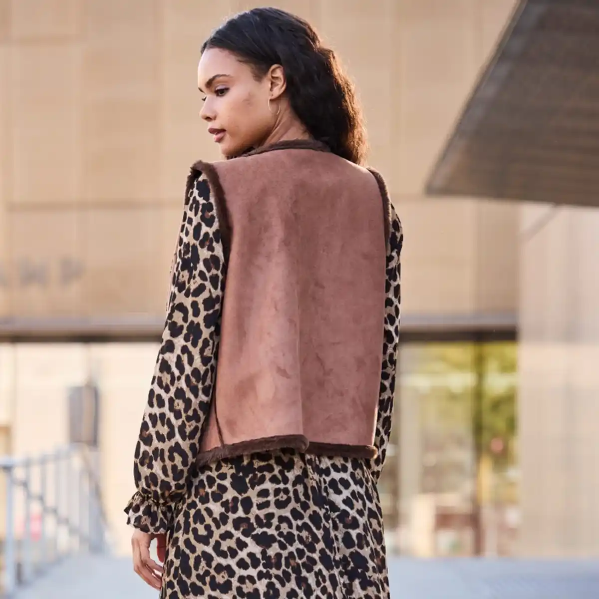 Bild 4 von Damen-Indoor-Weste mit Innenfutter aus Kunstfell