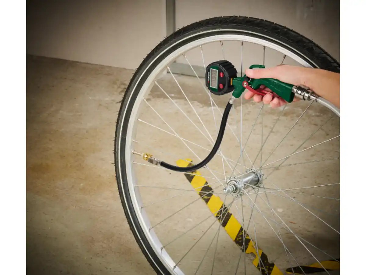 Bild 2 von PARKSIDE® Digitaler Reifenfüller »PDLD 10 B2«, inkl. 10 m Druckluft-Spiralschlauch