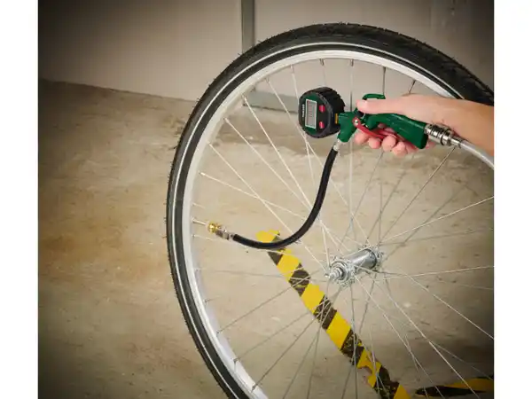 Bild 2 von PARKSIDE® Digitaler Reifenfüller »PDLD 10 B2«, inkl. 10 m Druckluft-Spiralschlauch