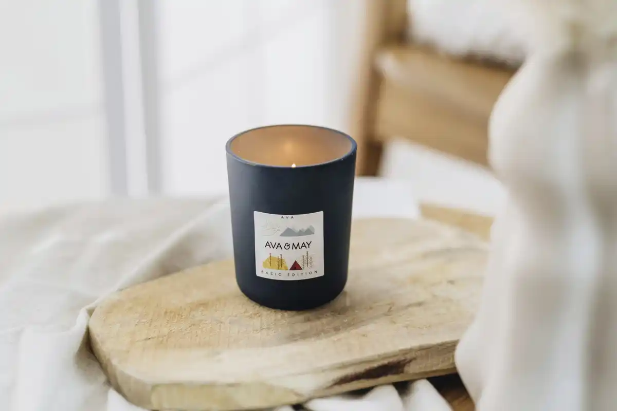 Bild 2 von AVA & MAY Duftkerze Abenteuer