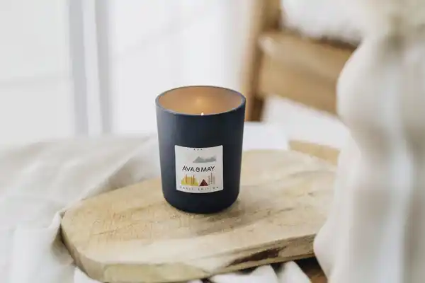 Bild 2 von AVA & MAY Duftkerze Abenteuer