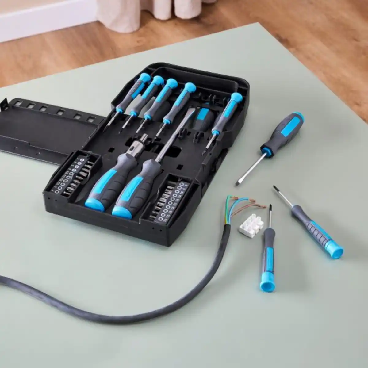 Bild 2 von WORKZONE Schraubendreher- und Bit-Set