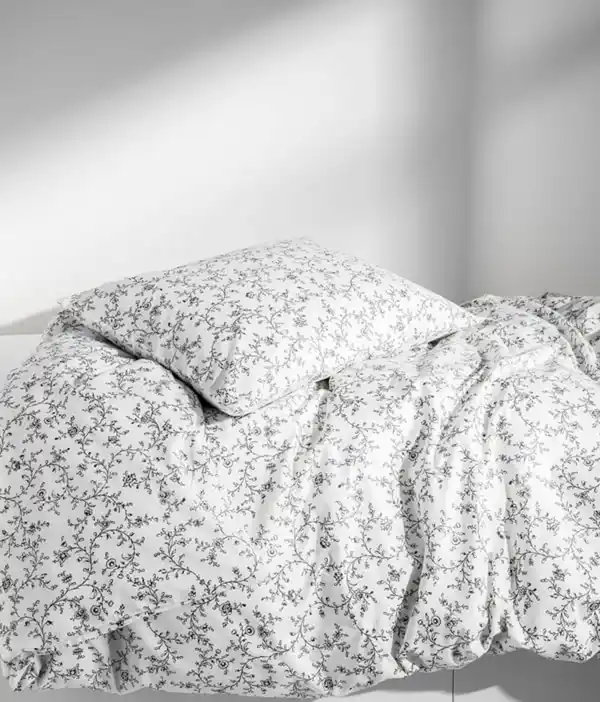 Bild 3 von KOPPARRANKA Bettwäscheset, 2-teilig, weiß/dunkelgrau, 140x200/80x80 cm