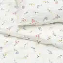 Bild 2 von PILDVÄRGMAL Bettwäsche-Set, 3-teilig, weiß/Blumenmuster, 240x220/80x80 cm