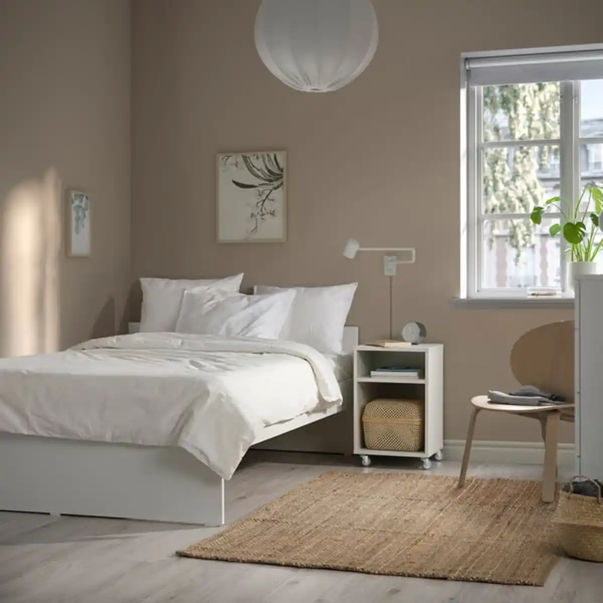 Bild 2 von VIHALS Bettgestell + Mittelbalken, weiß, 140x200 cm