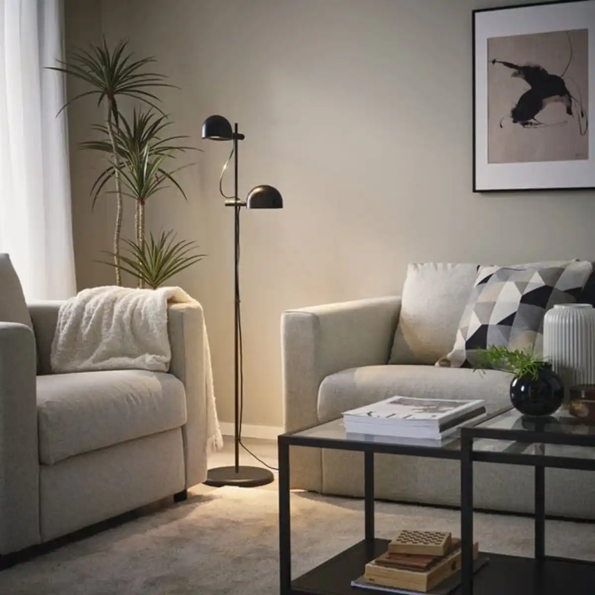 Bild 2 von FOLKBÅT Standleuchte mit 2er-Spot, schwarz