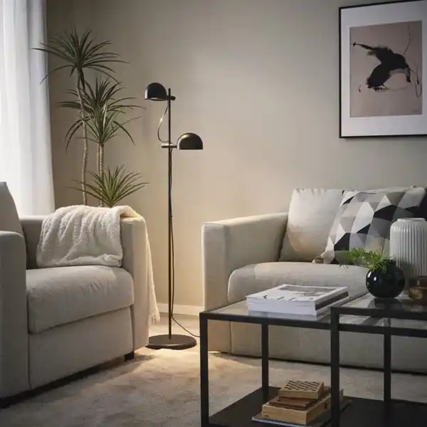 Bild 2 von FOLKBÅT Standleuchte mit 2er-Spot, schwarz