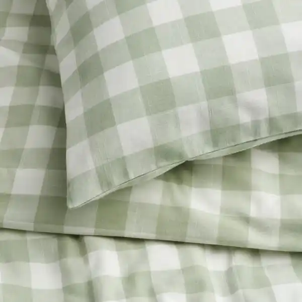 Bild 3 von EKTANDVINGE Bettwäsche-Set, 2-teilig, blasses Graugrün weiß/Karo, 140x200/80x80 cm