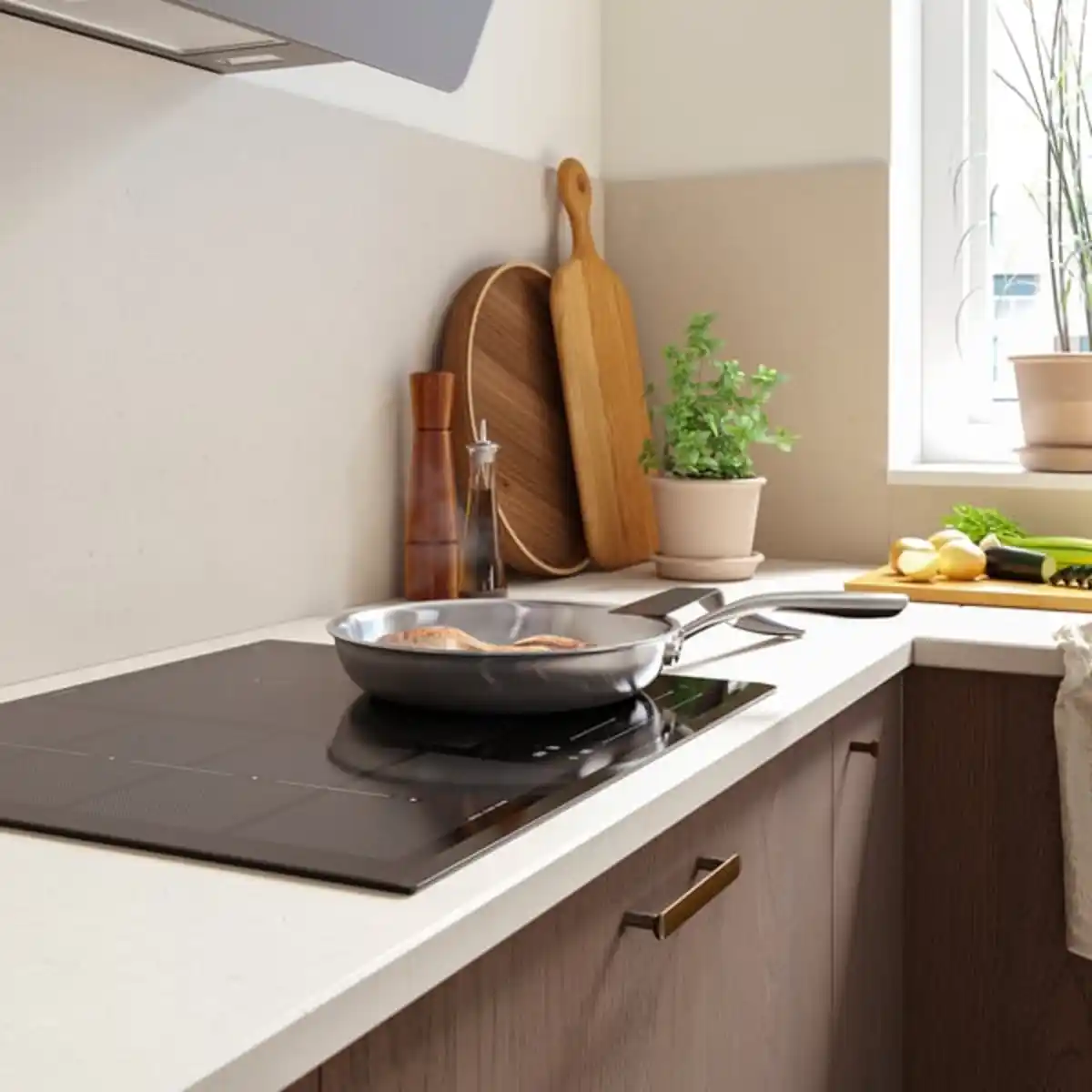 Bild 2 von HÖGKLASSIG Induktionskochfeld, IKEA 700 schwarz, 59 cm