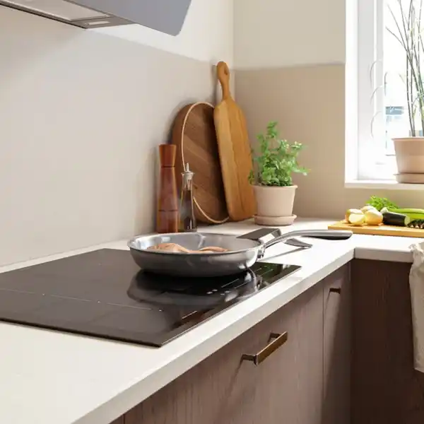 Bild 2 von HÖGKLASSIG Induktionskochfeld, IKEA 700 schwarz, 59 cm