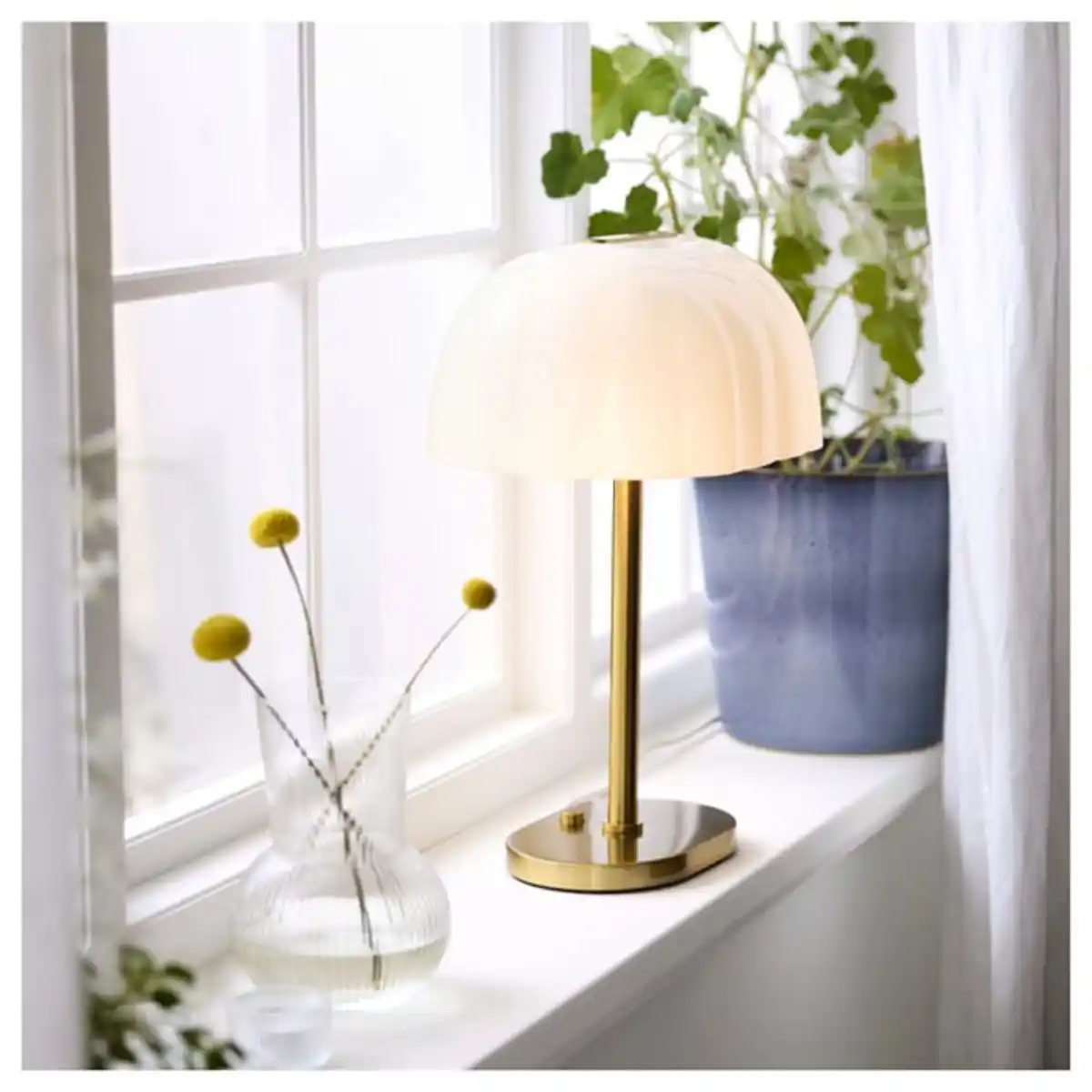 Bild 3 von AKTERSPRING Tischleuchte, opalweiß Glas/vermessingt, 39 cm