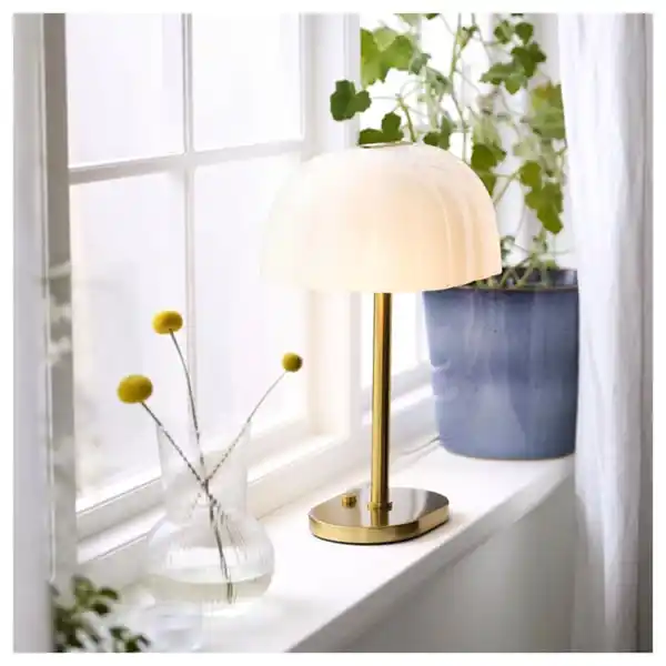 Bild 3 von AKTERSPRING Tischleuchte, opalweiß Glas/vermessingt, 39 cm