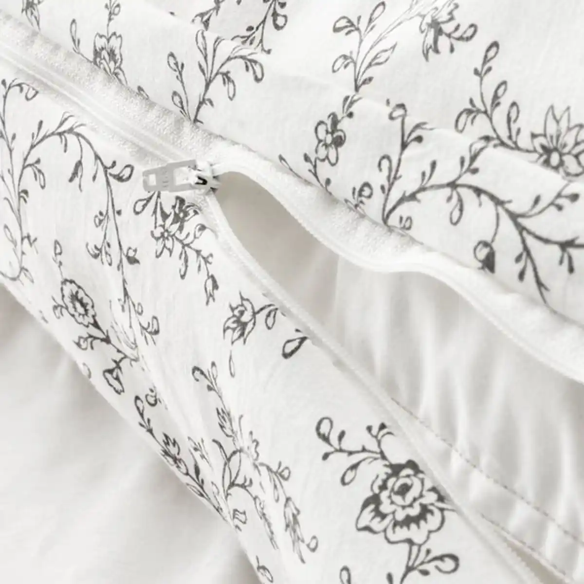 Bild 4 von KOPPARRANKA Bettwäscheset, 2-teilig, weiß/dunkelgrau, 140x200/80x80 cm