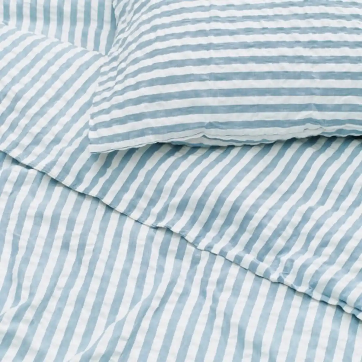 Bild 2 von SMÅNUNNEÖRT Bettwäsche-Set, 2-teilig, dunkel graublau weiß/gestreift, 140x200/80x80 cm