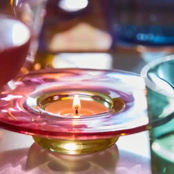 Bild 3 von TJÄRLEK Teelichthalter, bunt, 3 cm