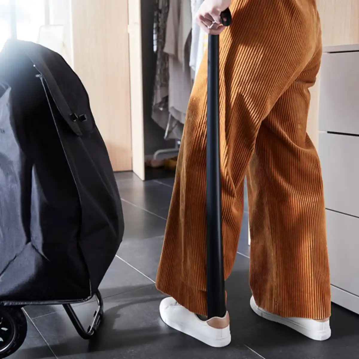 Bild 3 von OMTÄNKSAM Schuhlöffel, anthrazit