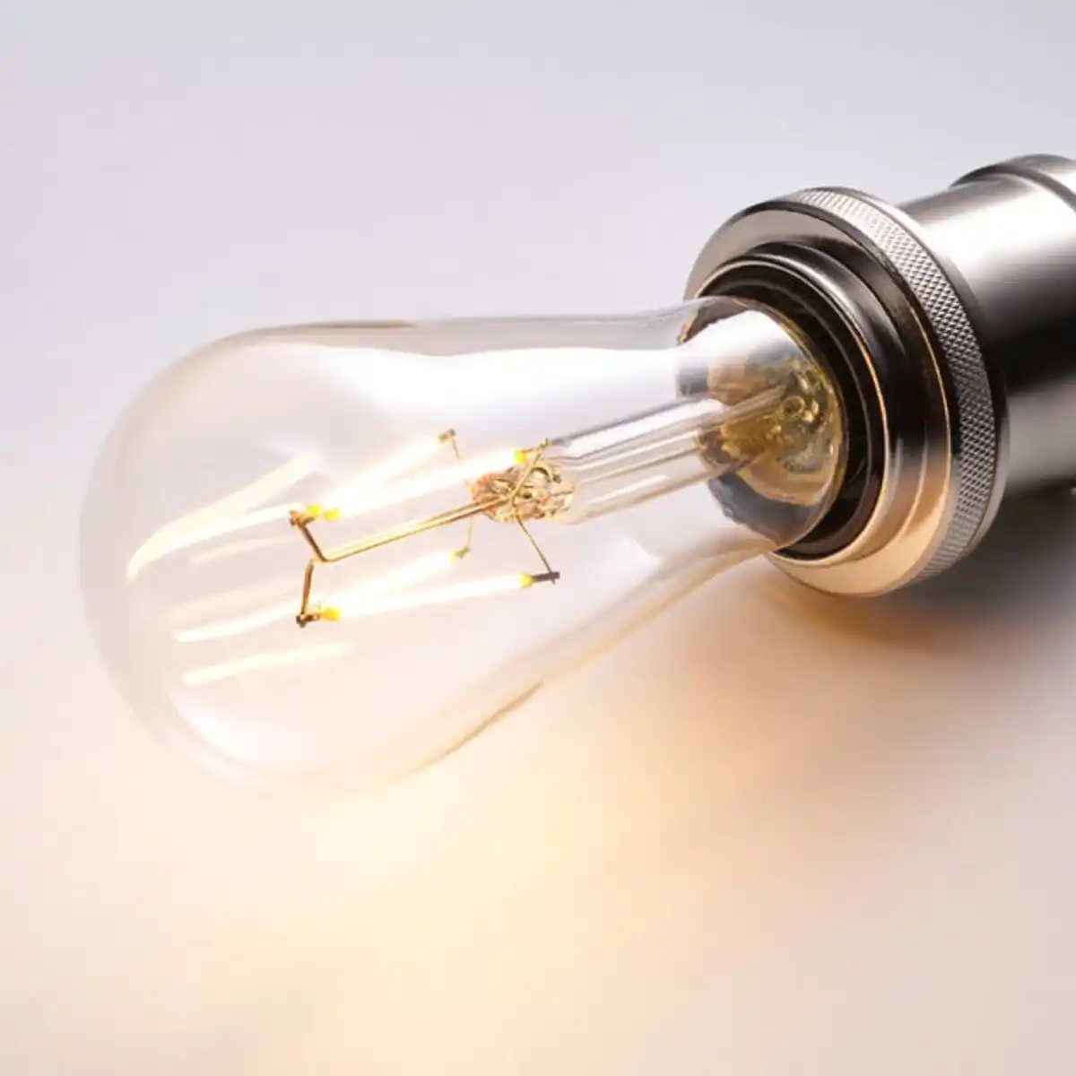 Bild 3 von LUNNOM LED-Leuchtmittel E27 150 lm, tropfenförmig klar